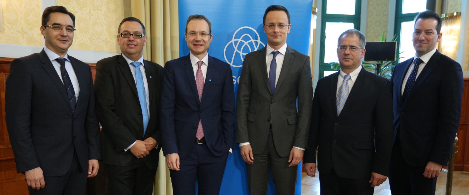CEO of thyssenkrupp´s Springs & Stabilizers business and Hungarian Foreign Minister announcing new investment in Debrecen CEO of thyssenkrupp´s Springs & Stabilizers business and Hungarian Foreign Minister announcing new investment in Debrecen