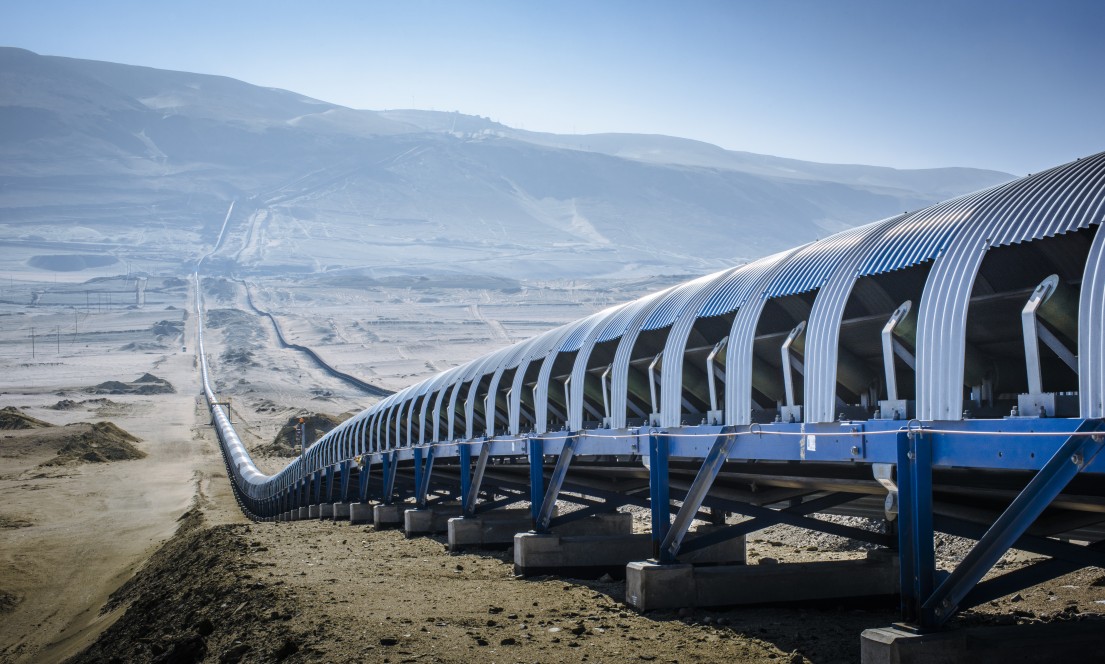 thyssenkrupp belt conveyor systems are individually planned and constructed to ensure the best possible solution for every material, every climate zone and, every topography. This downhill conveying system installed in Peru transports 4,500 tons of crushed iron ore from mine to the port.
