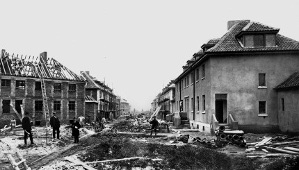1913