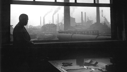 Blick aus einem Büro auf die Bruckhausener Werksanlagen der August Thyssen-Hütte AG, um 1935.